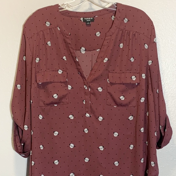 🕊️SOLD🕊️ Torrid Womens Dog Print Harper Georgette Pullover Blouse Plus Size 1X - Picture 8 of 16